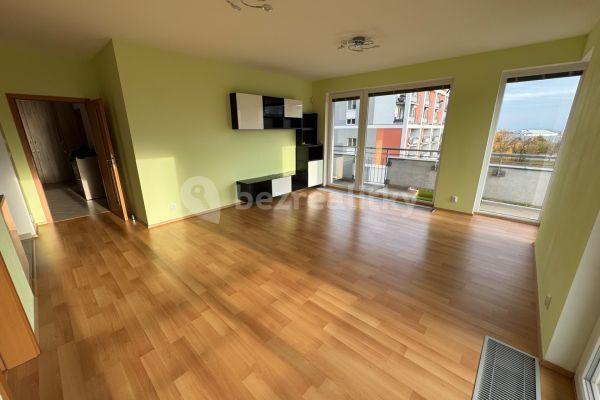 3 bedroom with open-plan kitchen flat to rent, 124 m², Sazovická, Praha