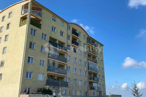 Studio flat for sale, 40 m², V Honech, Klecany