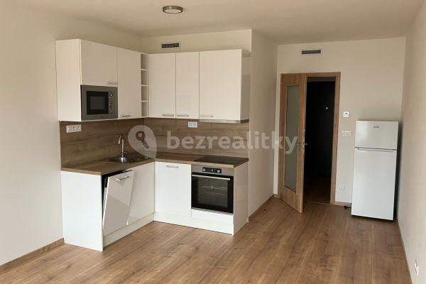 Studio flat to rent, 33 m², Kolbenova, Praha