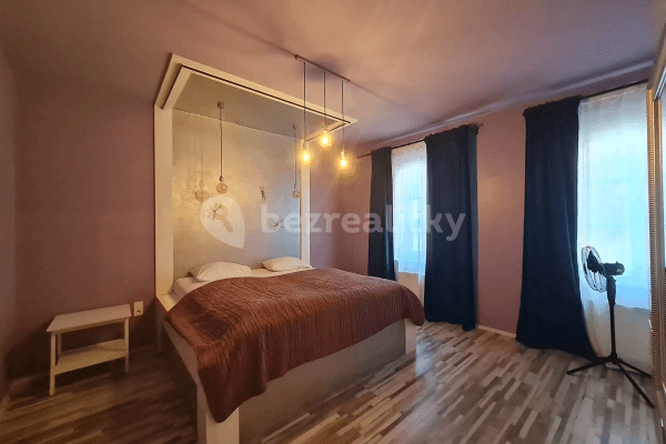 1 bedroom with open-plan kitchen flat to rent, 52 m², Truhlářská, Praha