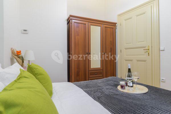 4 bedroom flat to rent, 80 m², Soukenická, Praha