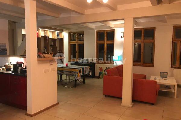 4 bedroom flat to rent, 125 m², Karlovo náměstí, Praha