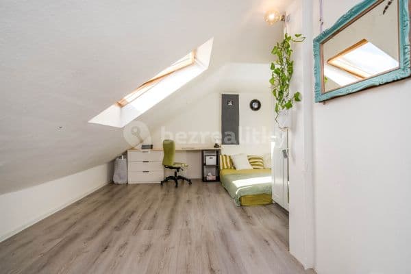 4 bedroom flat to rent, 100 m², Jiřinková, Praha